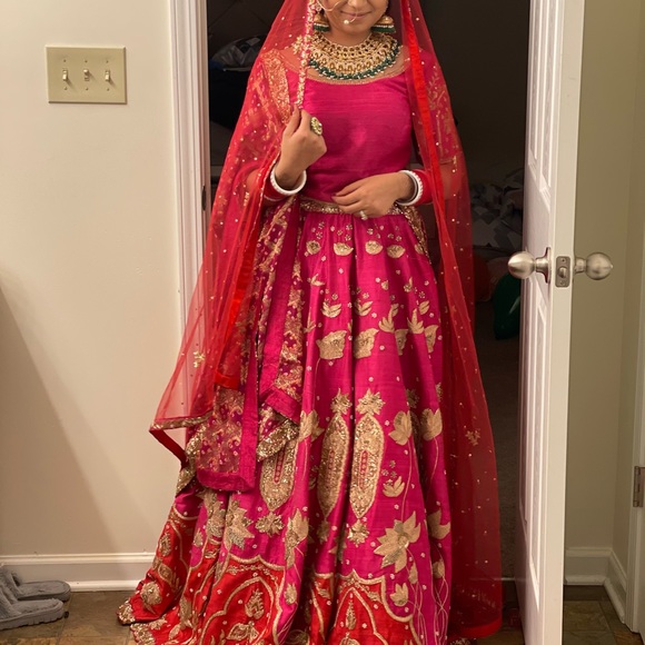 Indian wedding dress, full flare with hand embroidry & come with red net dupatta - Picture 3 of 5